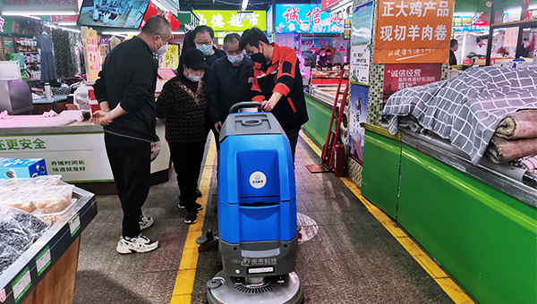 小型掃地車(chē)-清掃車(chē)廠(chǎng)家-農貿市場(chǎng)采購慶杰手推式洗地機